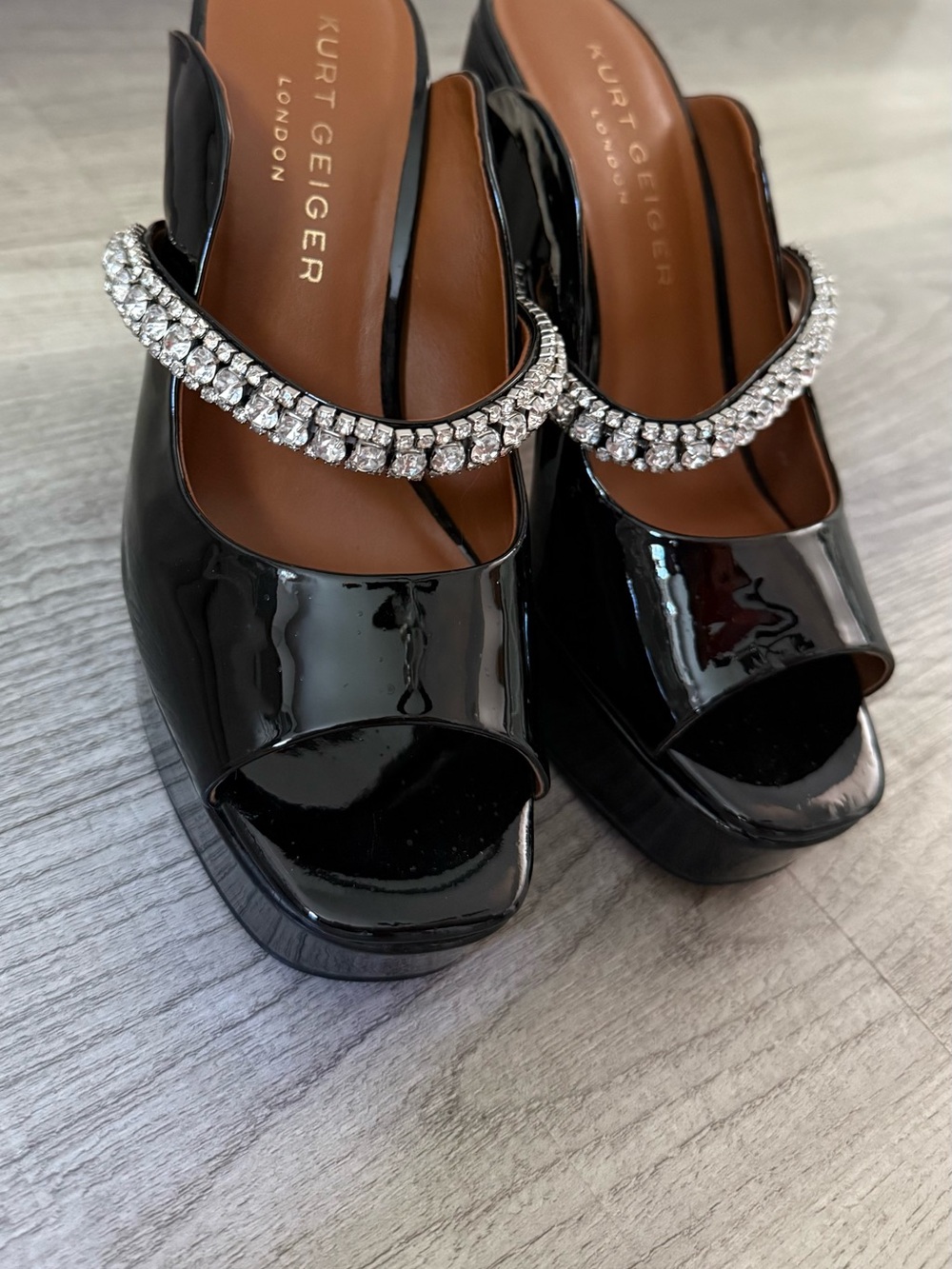 Kurt Geiger London 
Woman’s Duke Embellished Platform Slide Sandals Size 37 - Picture 8 of 16